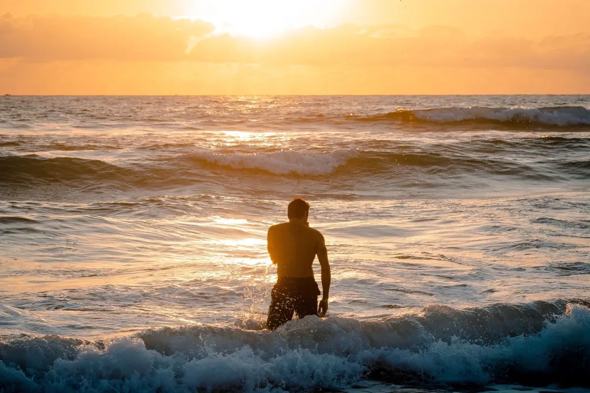 Havsvømning kan være et godt supplement til boksetræningen – sådan kommer du i gang